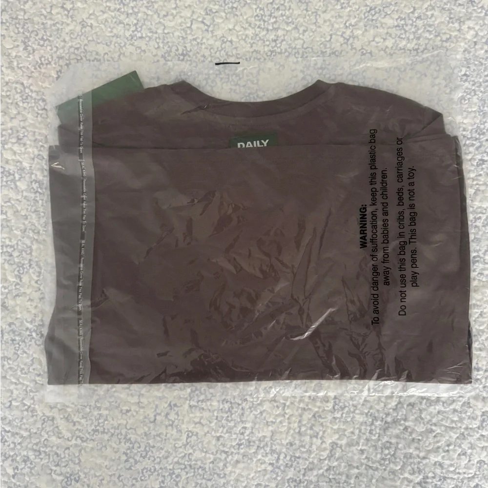 SOLD Daily Drills Mocha Everday Tee — M/L - Picture 3 of 4